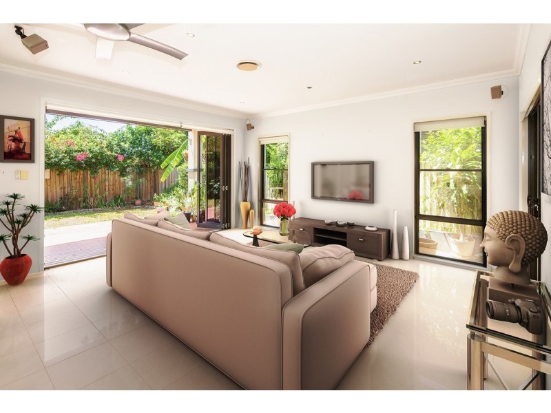 2/463 Pine Ridge Road, Runaway Bay QLD 4216