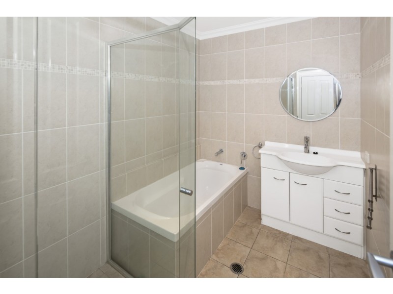 2/463 Pine Ridge Road, Runaway Bay QLD 4216