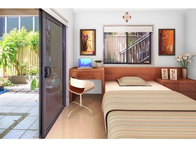 2/463 Pine Ridge Road, Runaway Bay QLD 4216