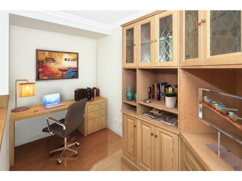 2/463 Pine Ridge Road, Runaway Bay QLD 4216