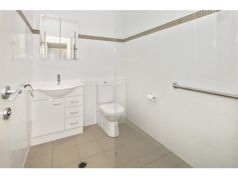 2/463 Pine Ridge Road, Runaway Bay QLD 4216