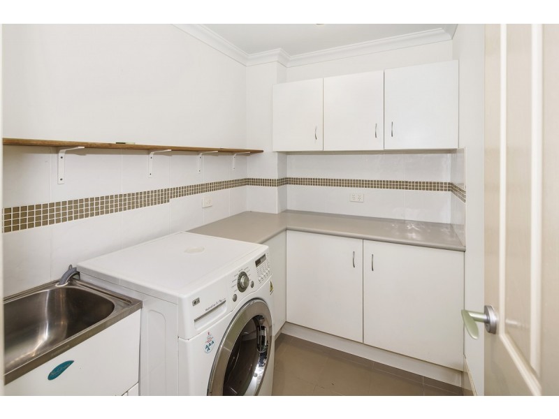 2/463 Pine Ridge Road, Runaway Bay QLD 4216