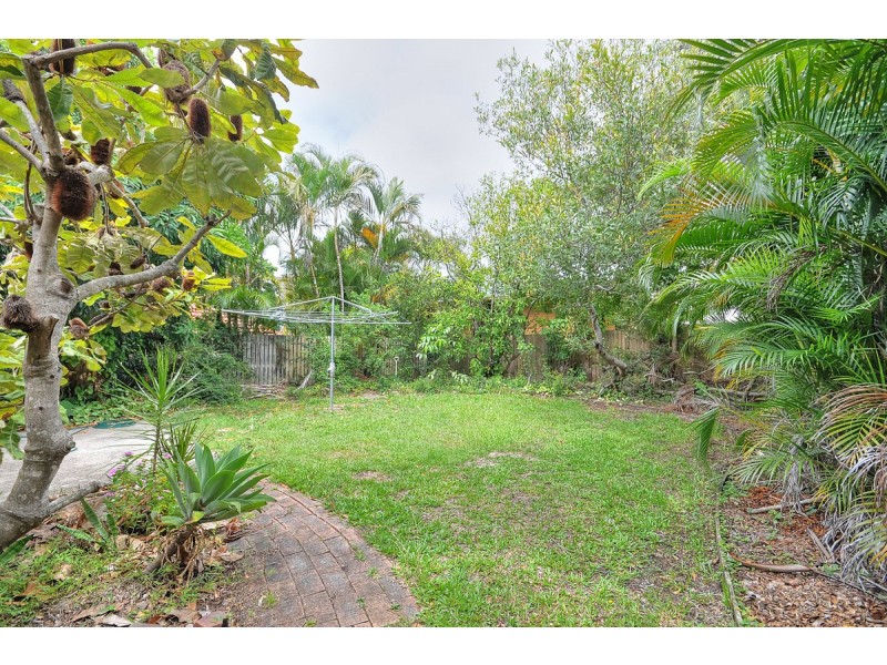 2 First Avenue, Labrador QLD 4215