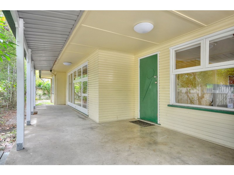 2 First Avenue, Labrador QLD 4215