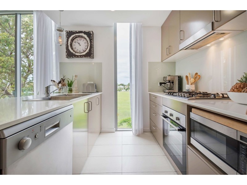 313/17 Bath Street, Labrador QLD 4215