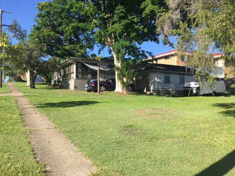 20 Third Avenue, Labrador QLD 4215