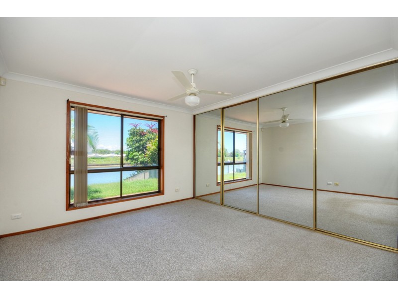 24 Longboat Place, Biggera Waters QLD 4216