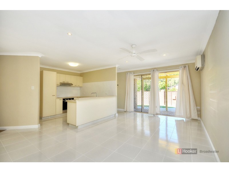 1/1 Gemma Glade, Labrador QLD 4215