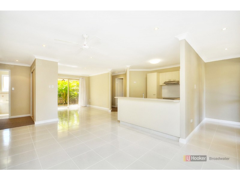 1/1 Gemma Glade, Labrador QLD 4215