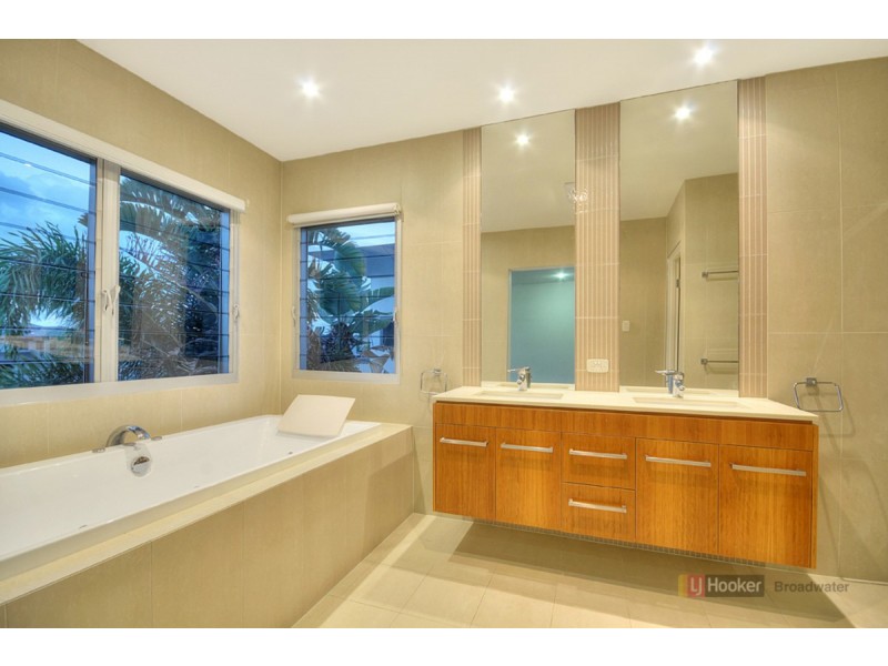 2/21 South Quay Drive, Biggera Waters QLD 4216