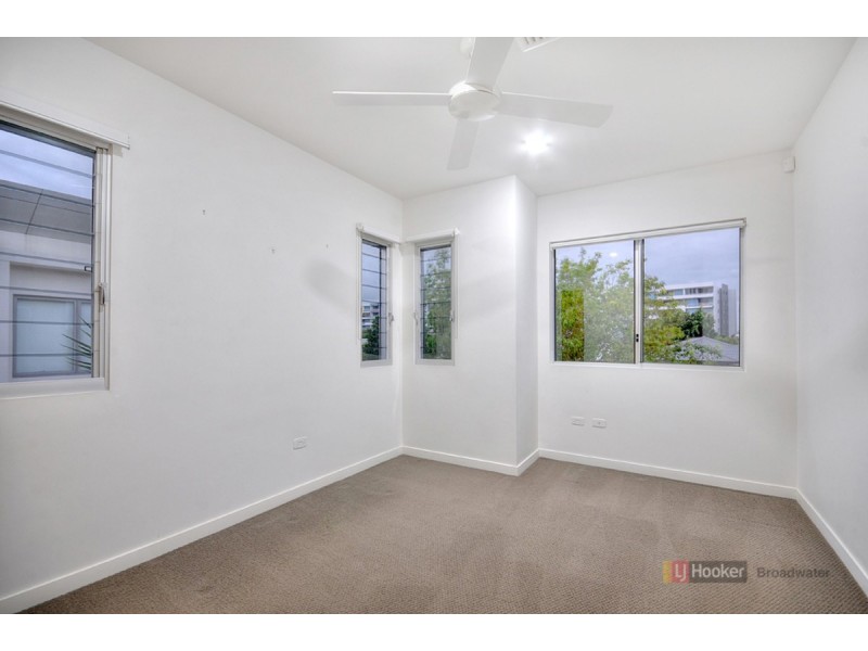 2/21 South Quay Drive, Biggera Waters QLD 4216