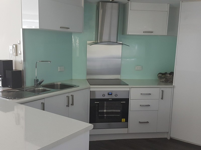 2/204 Marine Parade, Labrador QLD 4215