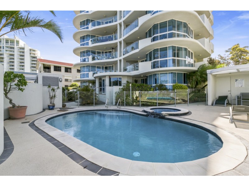 2/204 Marine Parade, Labrador QLD 4215