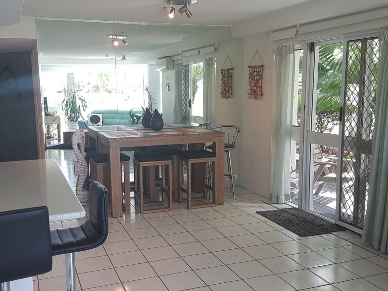 2/204 Marine Parade, Labrador QLD 4215