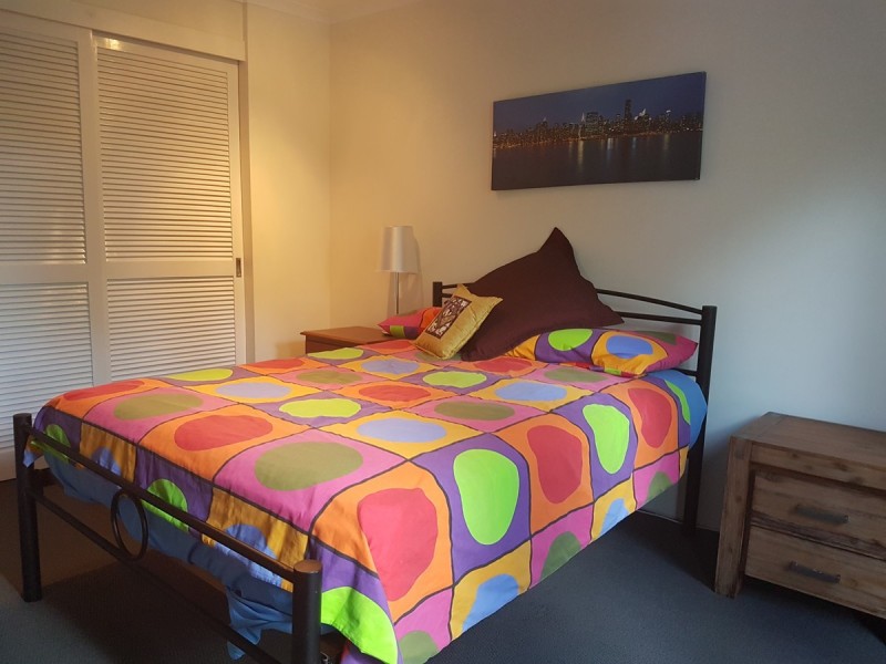 2/204 Marine Parade, Labrador QLD 4215