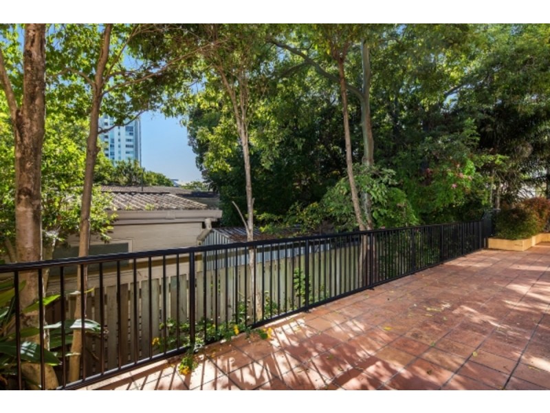 3/143 Frank Street, Labrador QLD 4215