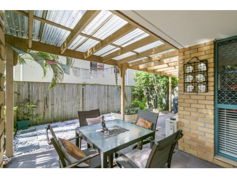 4/15 Gordon Street, Labrador QLD 4215