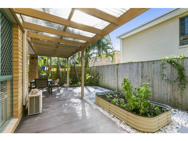 4/15 Gordon Street, Labrador QLD 4215