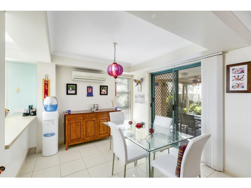 4/15 Gordon Street, Labrador QLD 4215