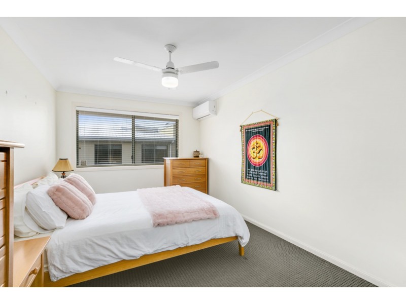 4/15 Gordon Street, Labrador QLD 4215