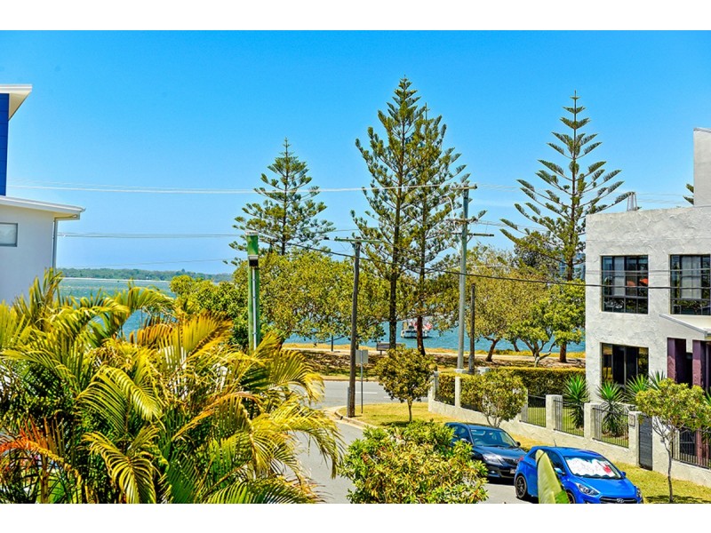 2/5 Rouen Avenue, Paradise Point QLD 4216