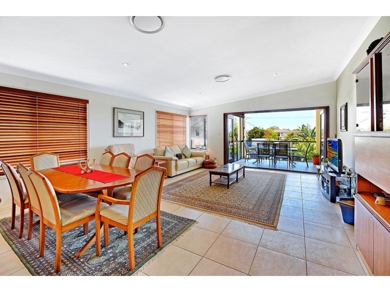 2/5 Rouen Avenue, Paradise Point QLD 4216