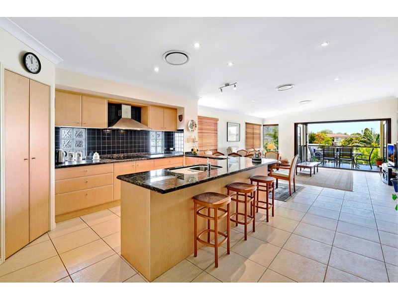2/5 Rouen Avenue, Paradise Point QLD 4216