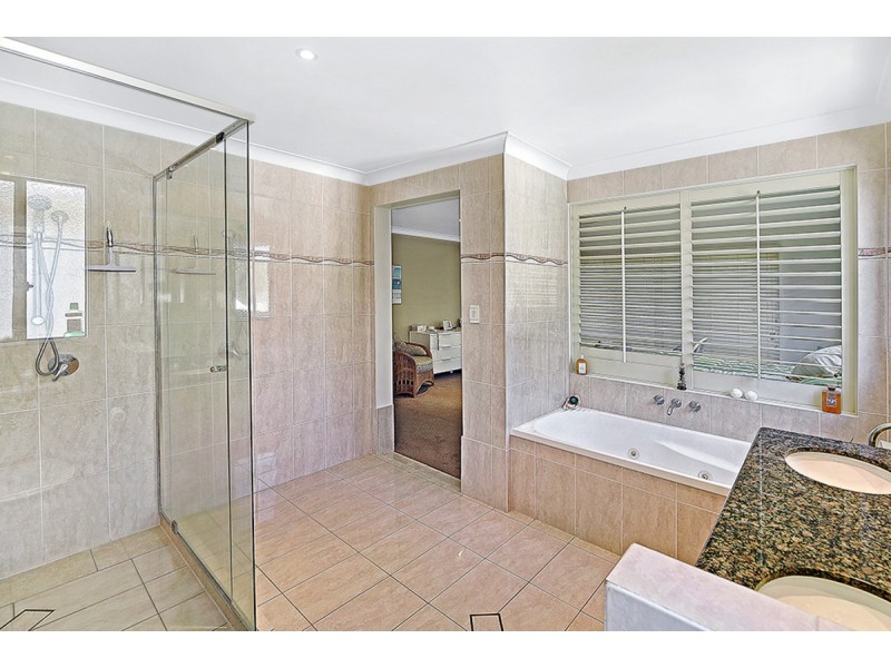 2/5 Rouen Avenue, Paradise Point QLD 4216