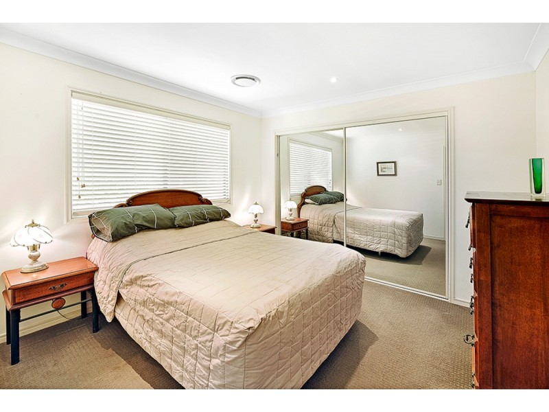 2/5 Rouen Avenue, Paradise Point QLD 4216