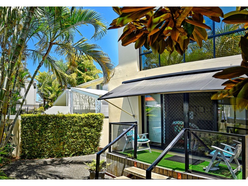 2/5 Rouen Avenue, Paradise Point QLD 4216