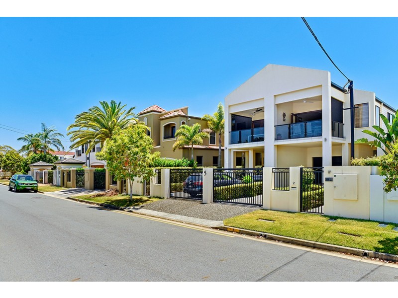 2/5 Rouen Avenue, Paradise Point QLD 4216