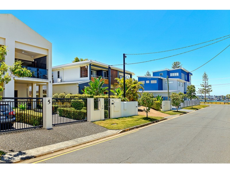 2/5 Rouen Avenue, Paradise Point QLD 4216