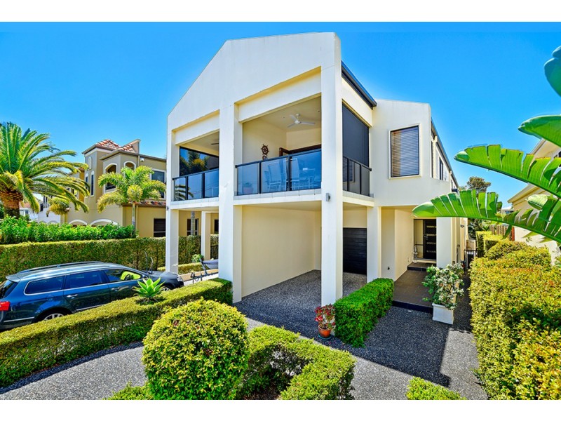 2/5 Rouen Avenue, Paradise Point QLD 4216