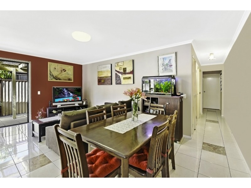 2/11 Telopea Street, Labrador QLD 4215