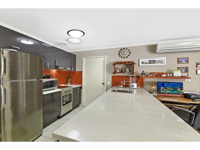 2/11 Telopea Street, Labrador QLD 4215