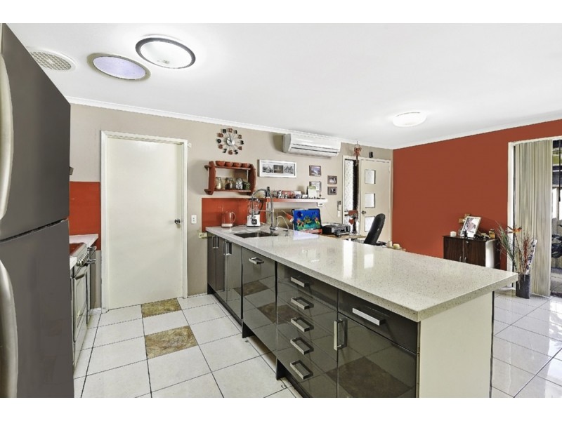 2/11 Telopea Street, Labrador QLD 4215