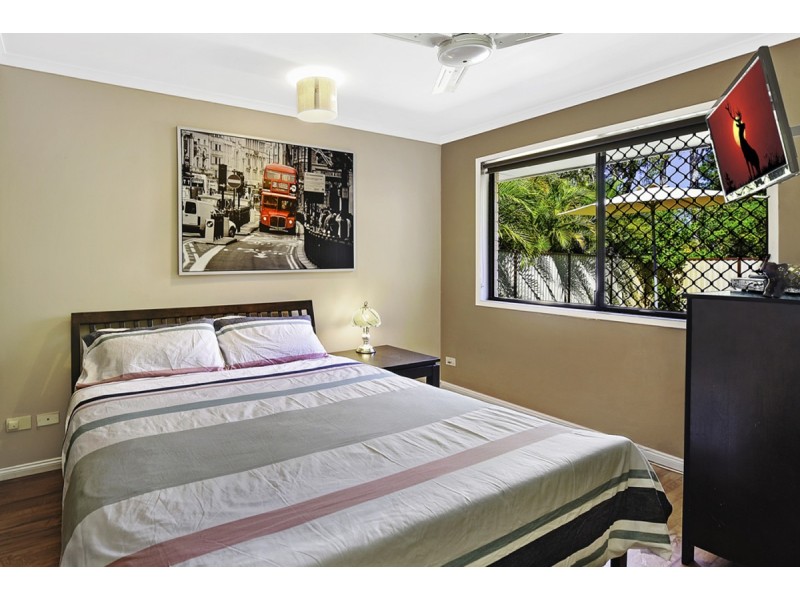 2/11 Telopea Street, Labrador QLD 4215