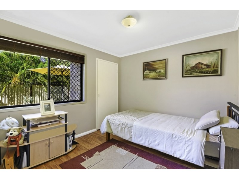 2/11 Telopea Street, Labrador QLD 4215