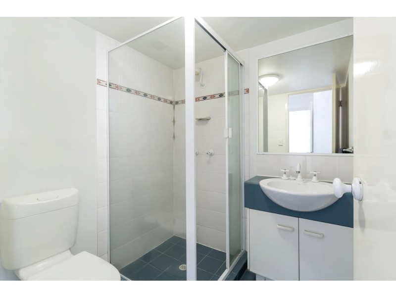 11/7-9 Robert Street, Labrador QLD 4215