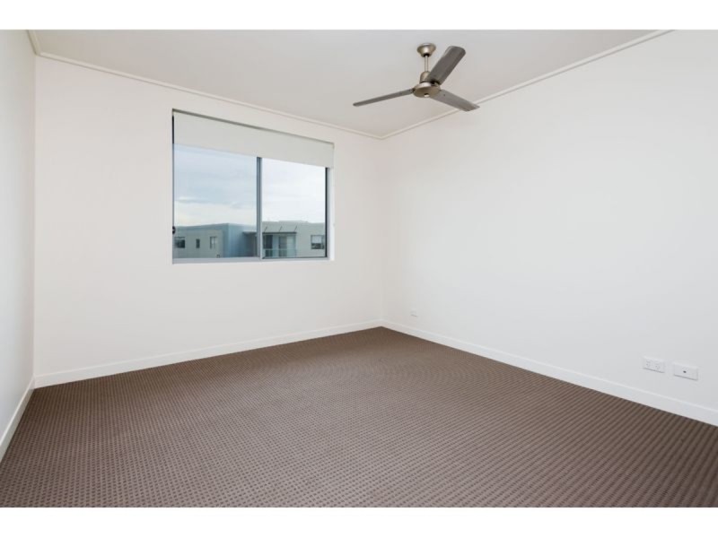 633/64-68 Sickle Avenue, Hope Island QLD 4212