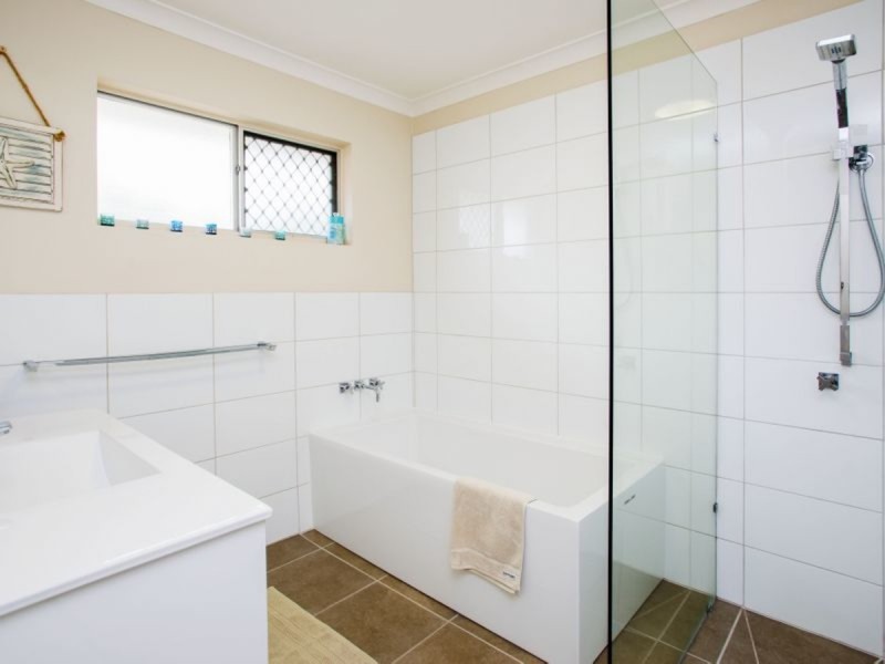 25 OGrady Drive, Paradise Point QLD 4216