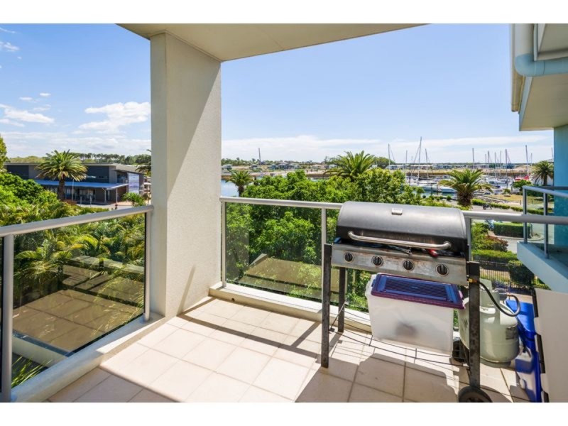 431/64-68 Sickle Avenue, Hope Island QLD 4212