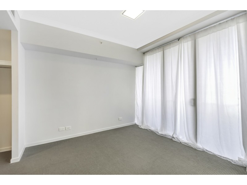 2410/5 Harbour Side Court, Biggera Waters QLD 4216