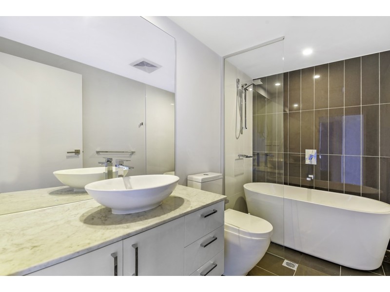 2410/5 Harbour Side Court, Biggera Waters QLD 4216