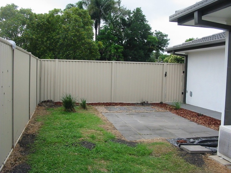 2/130 Kumbari Avenue, Labrador QLD 4215