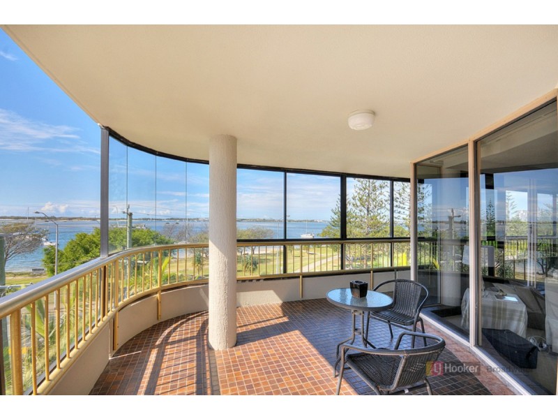 4/240 Marine Parade, Labrador QLD 4215