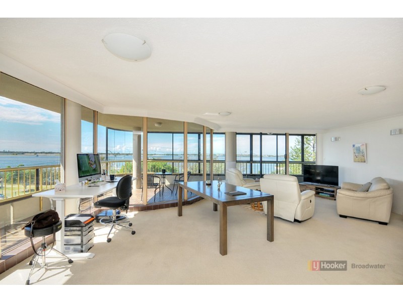 4/240 Marine Parade, Labrador QLD 4215