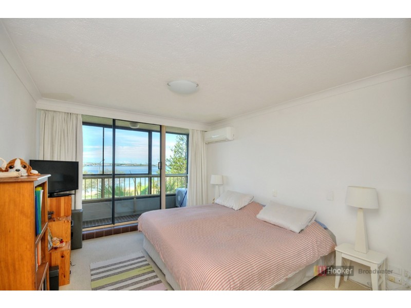 4/240 Marine Parade, Labrador QLD 4215