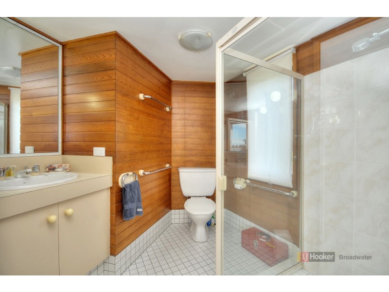 4/240 Marine Parade, Labrador QLD 4215