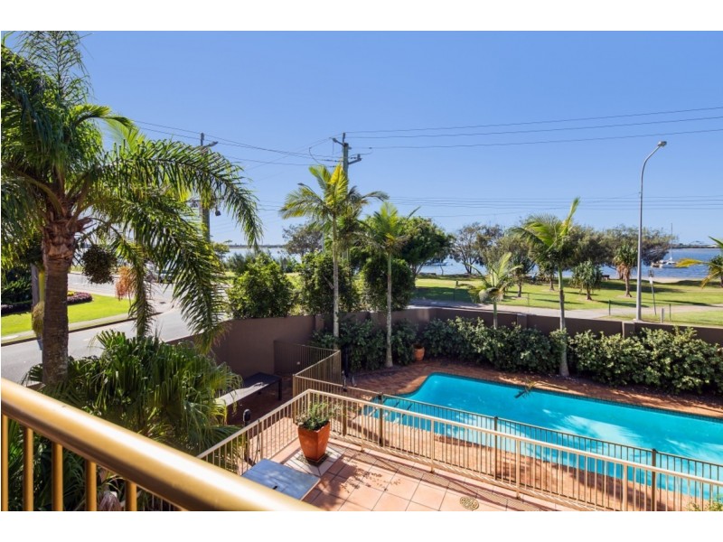 4/240 Marine Parade, Labrador QLD 4215